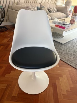 4 Sillas de salón blancas y negras