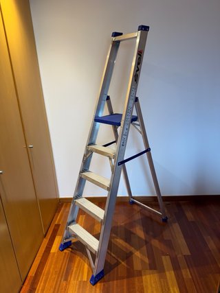 Escalera aluminio 5 peldaños Svelt