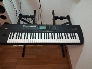 Teclado KORG i3 61 teclas con soporte