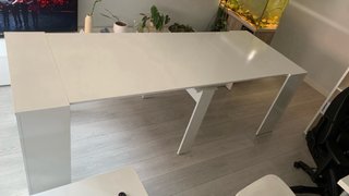 Mesa modular blanca