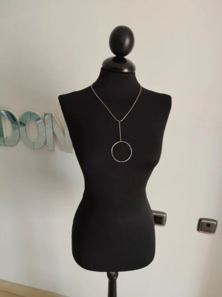 Collar plateado con aro