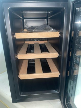 Vinoteca Eyyo VT8
