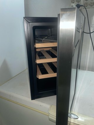 Vinoteca Eyyo VT8