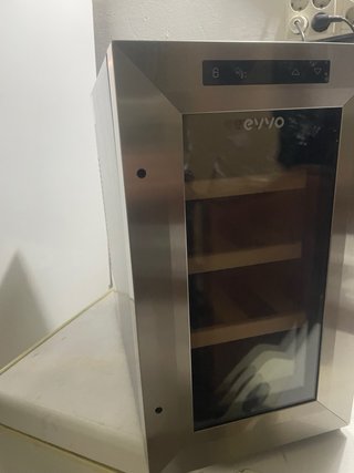 Vinoteca Eyyo VT8
