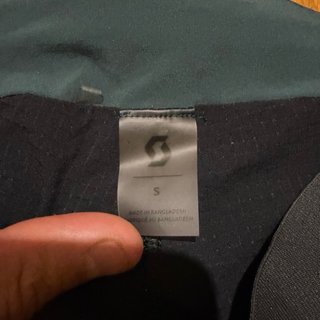 Pantalón Corto Deportivo Scott Verde/Negro