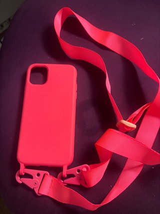 Funda iPhone 11 Rosa Fluorescente con Cuerda