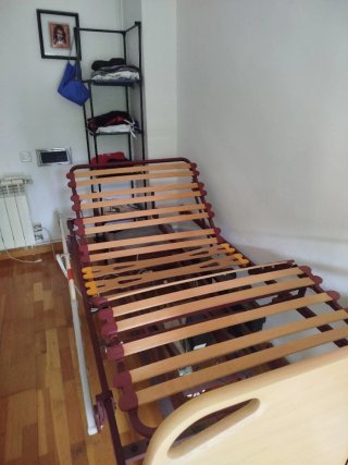 Cama articulada eléctrica con barandillas