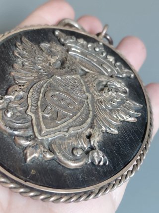 Medallón antiguo con águila bicéfala 925