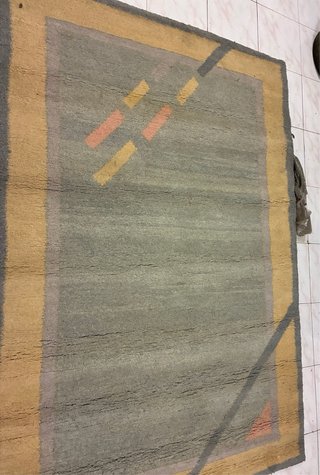 Alfombra verde y amarilla