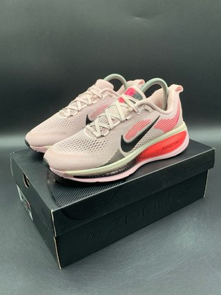 Nike Vomero 18 Talla 41 Rosa/Rojo