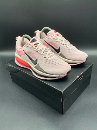 Nike Vomero 18 Talla 41 Rosa/Rojo