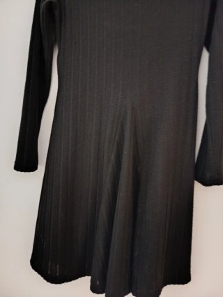 Vestido canalé negro cuello alto Shien