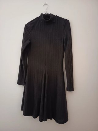 Vestido canalé negro cuello alto Shien