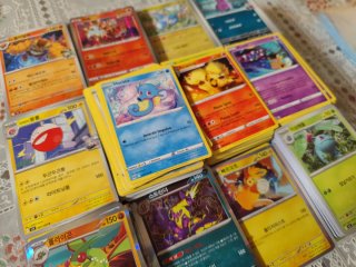 2500 Cartas Pokémon MEGALOTE Bulk TCG sin energías