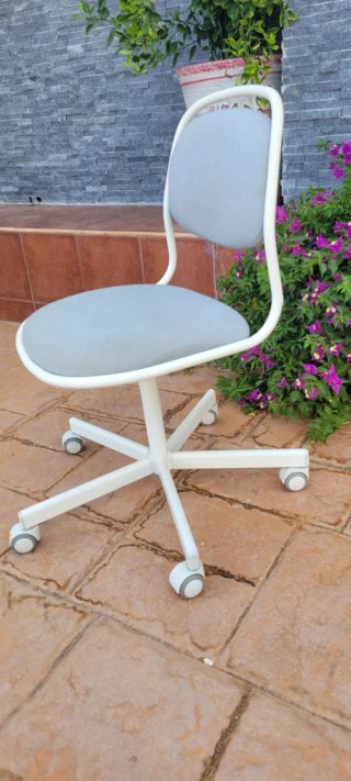 Silla de escritorio con ruedas