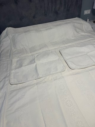 Colcha blanca de tela