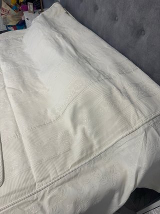 Colcha blanca de tela