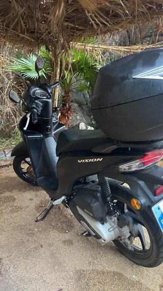 Honda Vision 110 Scooter Negra