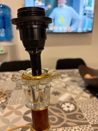 Pie de lámpara de cristal y dorado