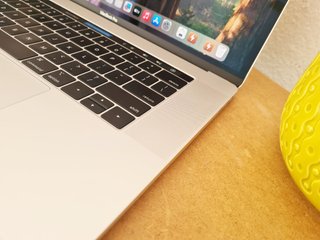 APPLE MacBook Pro 15 2018 i7 16GB 1024GB Radeon