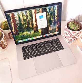 APPLE MacBook Pro 15 2018 i7 16GB 1024GB Radeon