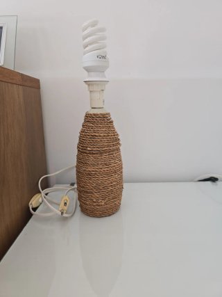 Lámpara de mesa yute y plástico