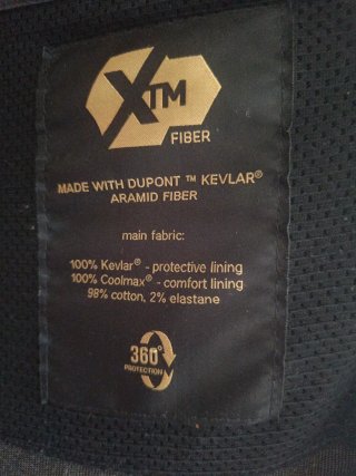 Chaqueta de moto con protecciones
