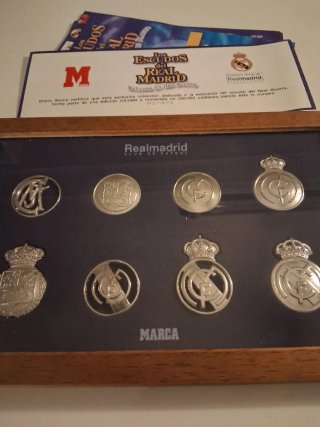 Colección Escudos Oficiales Real Madrid