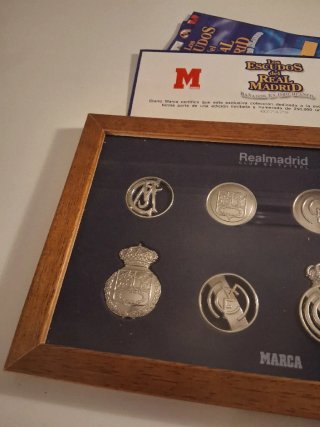 Colección Escudos Oficiales Real Madrid