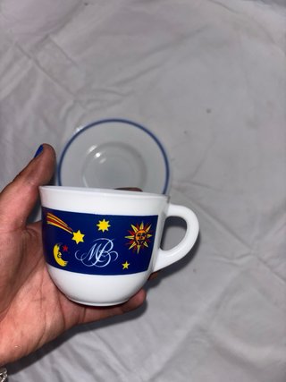 Taza y plato de porcelana