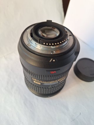 Objetivo Nikon AF-S DX VR 18-200mm