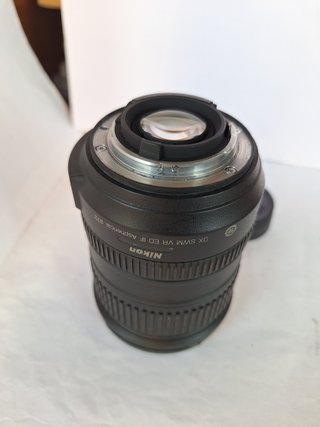 Objetivo Nikon AF-S DX VR 18-200mm