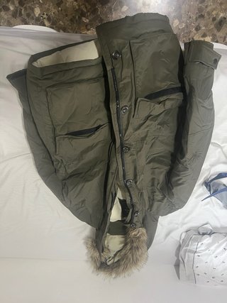 Chaqueta verde militar con capucha