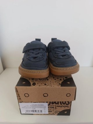 Zapatillas marca Zapato Feroz Talla 24 Azul.