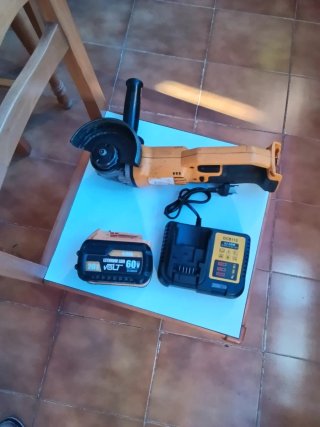 AMOLADORA RADIAL DEWALT BATERÍA DCG412