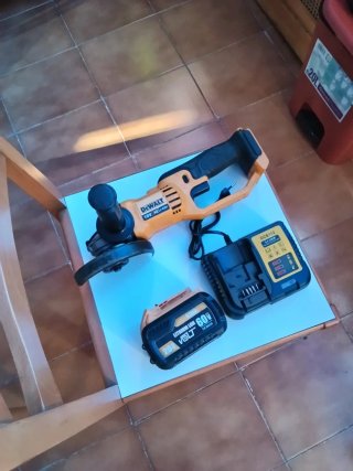 AMOLADORA RADIAL DEWALT BATERÍA DCG412