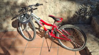 Bicicleta infantil roja