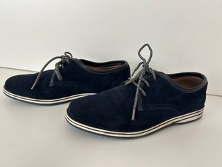 Zapatos de ante azul