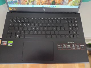 Acer Nitro V15, Ruzen 7-7735HS, RTX 4060.