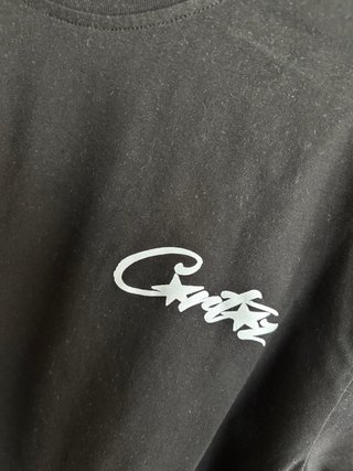Camiseta negra logo graffiti