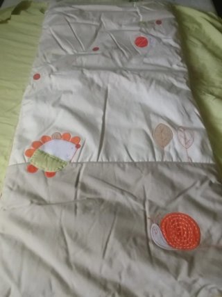 Protector y colcha para cuna