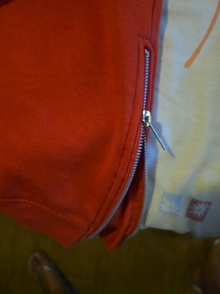 Sudadera Roja Primark con cremallera a los lados