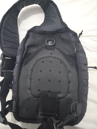Mochila bandolera táctica negra