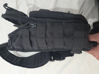 Mochila bandolera táctica negra