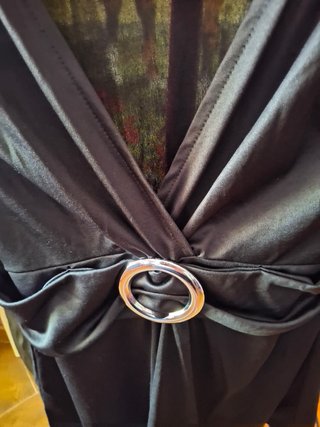 Blusa negra con anilla