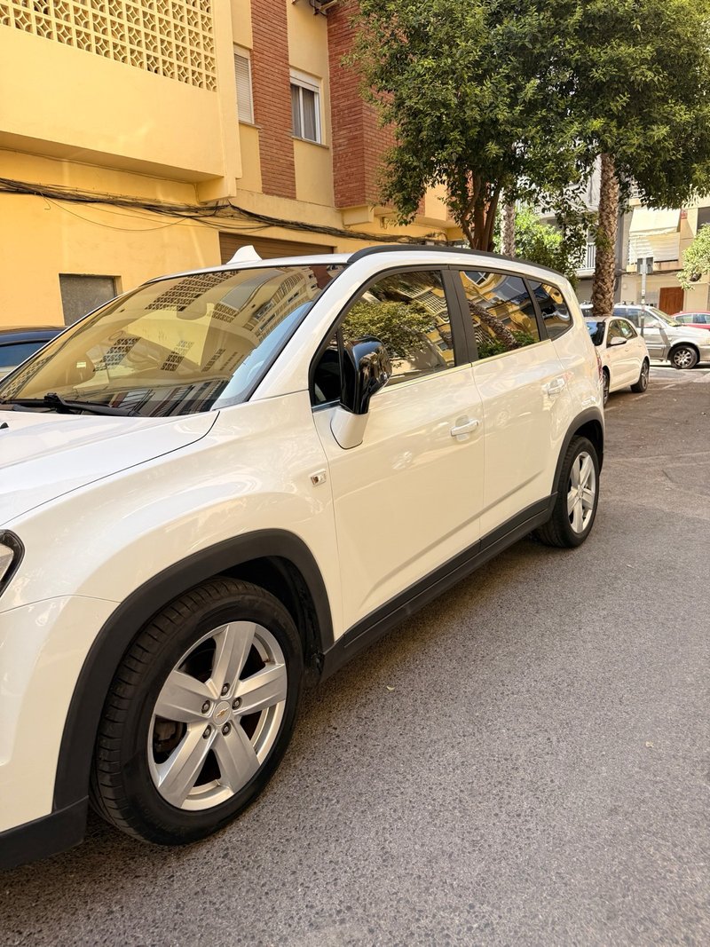 Chevrolet Orlando 2011 - foto 1