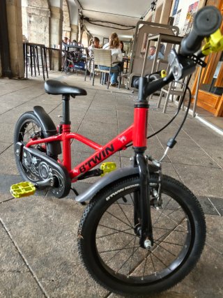 Bicicleta infantil BTWIN roja