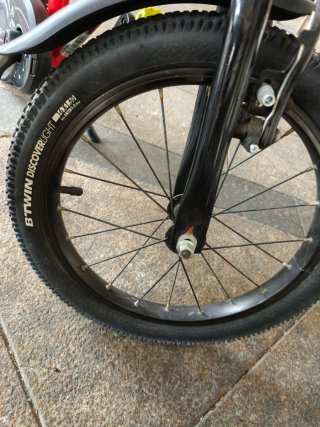 Bicicleta infantil BTWIN roja