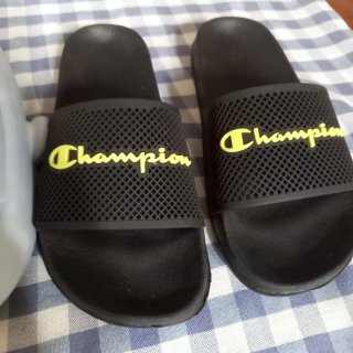2 Pares Chanclas Tiburón y Champion