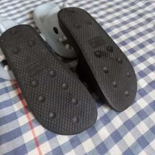 2 Pares Chanclas Tiburón y Champion